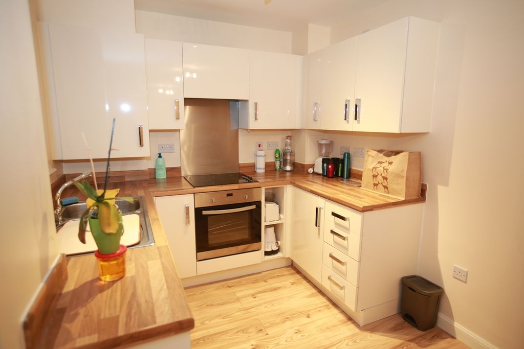 Property photo 1 of 5 One Bedroom Flat To Let