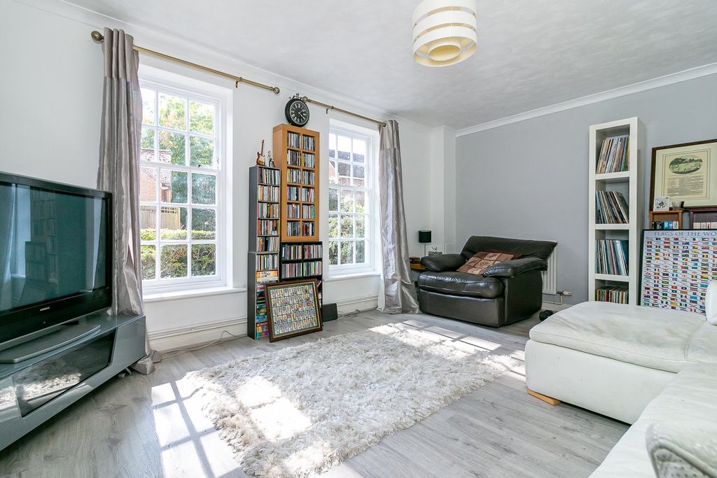 Property photo 3 of 11