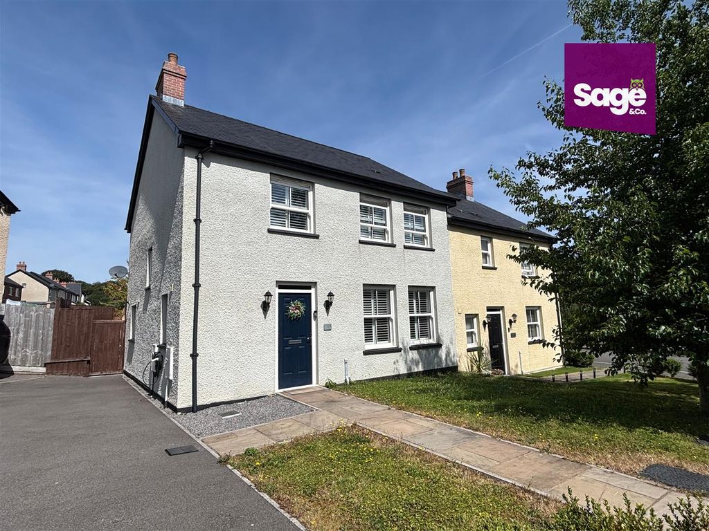 4 bed semi-detached house for saleSycamore Road, Blaenavon, Pontypool NP4