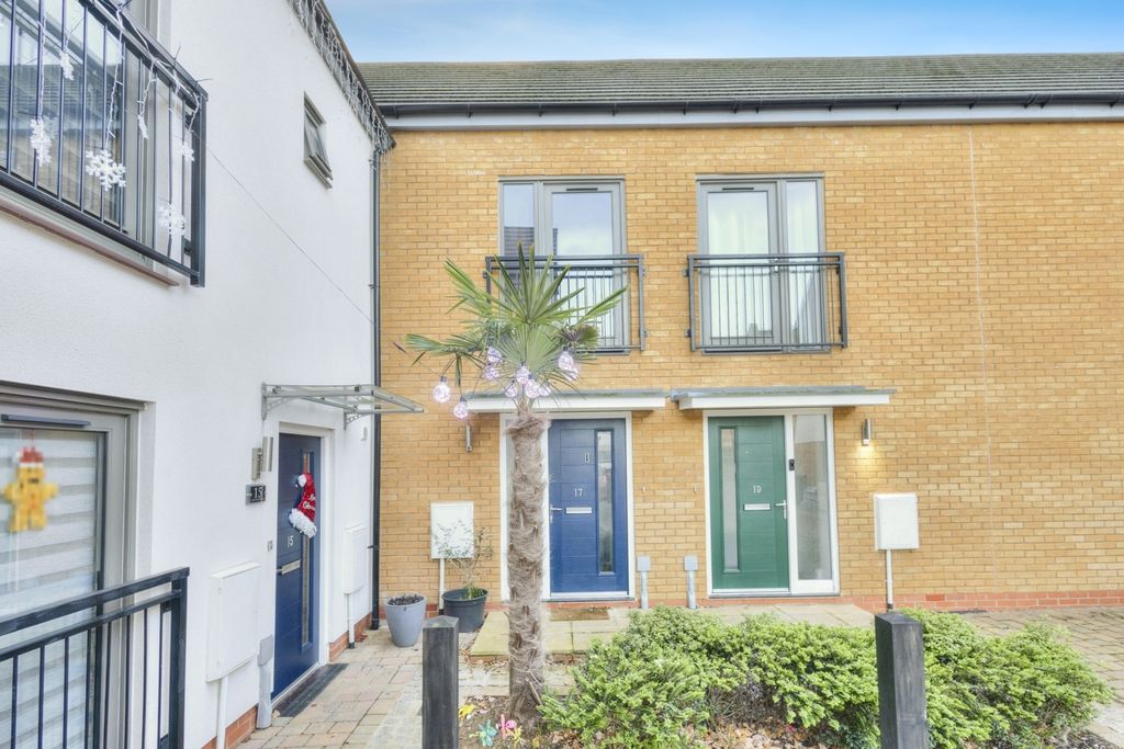 Property photo 2 of 12 Front