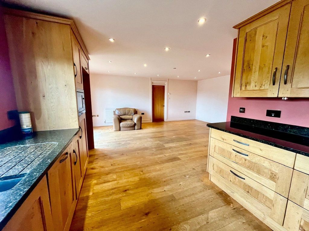 Property photo 3 of 31 Picture No. 04