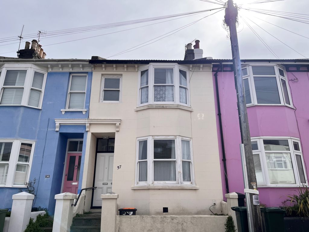 Property photo 1 of 15 Four Bedroom Newly Refurbished House