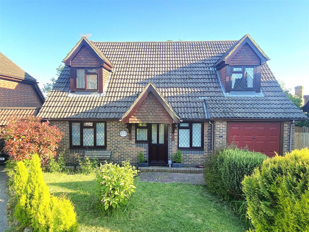 Property photo 1 of 19 6 Callums Walk - Front.Jpg