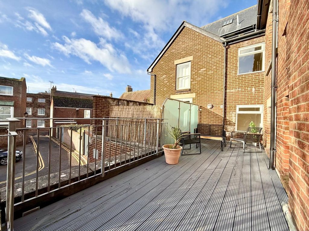 Property photo 2 of 26