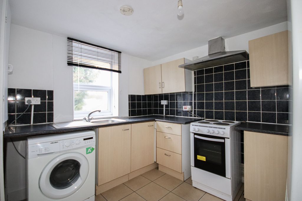 Property photo 1 of 7 1 Bedroom Apartment, First Floor, Convenient Location With Great Access To Gillingham, Great Travel Links, Large Living Space!