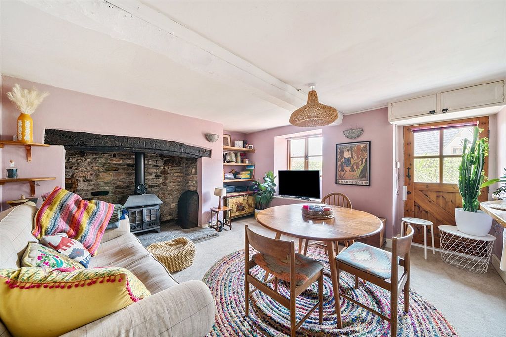 Property photo 2 of 23 Picture No. 17