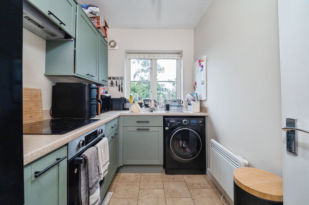 Property photo 2 of 18 Kitchen