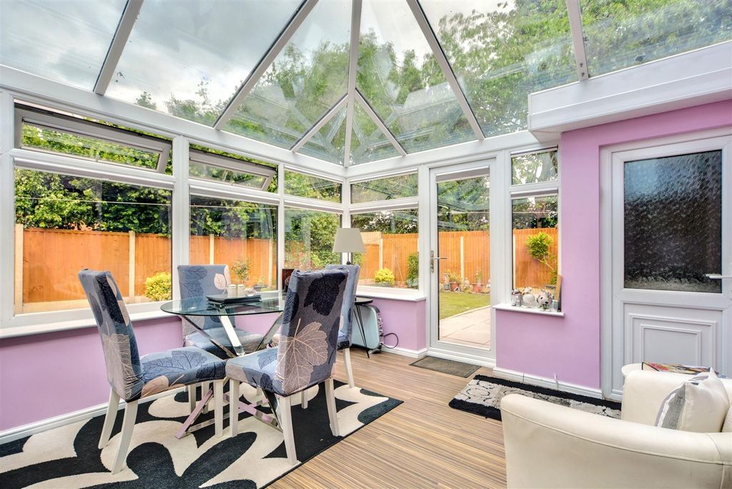 Property photo 3 of 28 Conservatory