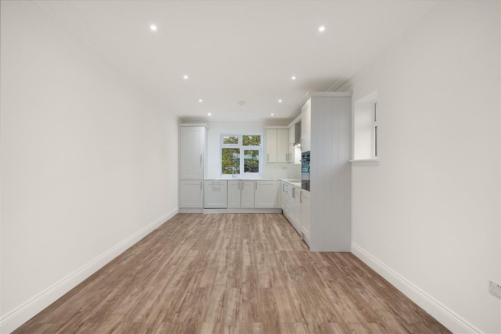 Property photo 3 of 14 First Floor 17 Shelley Gardens Wembley Ha0 3Qf - 0