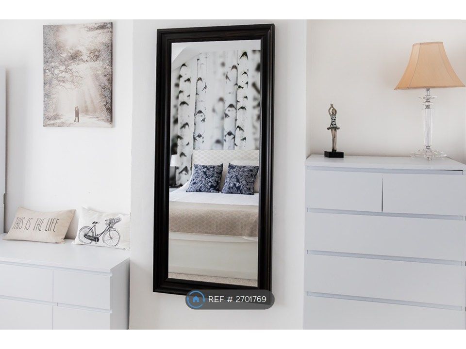 Property photo 3 of 10 Bedroom