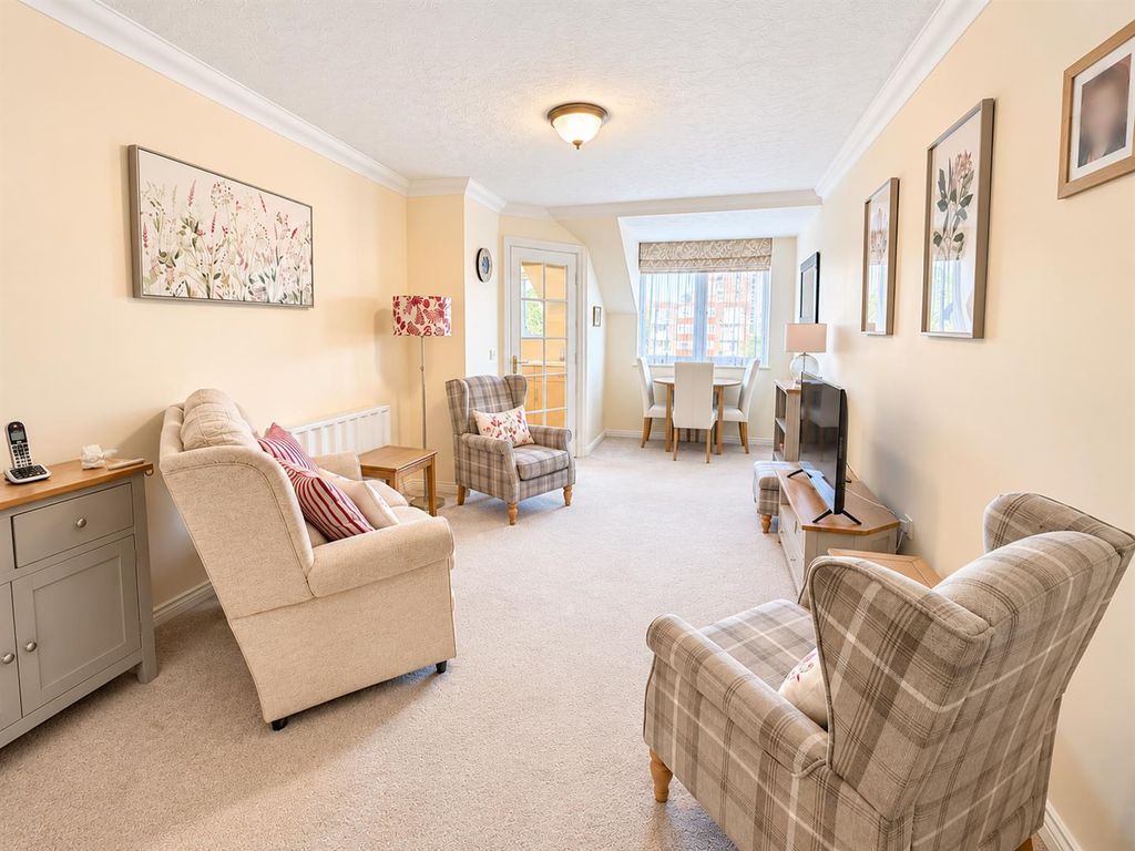 Property photo 2 of 14 Lounge.Jpg