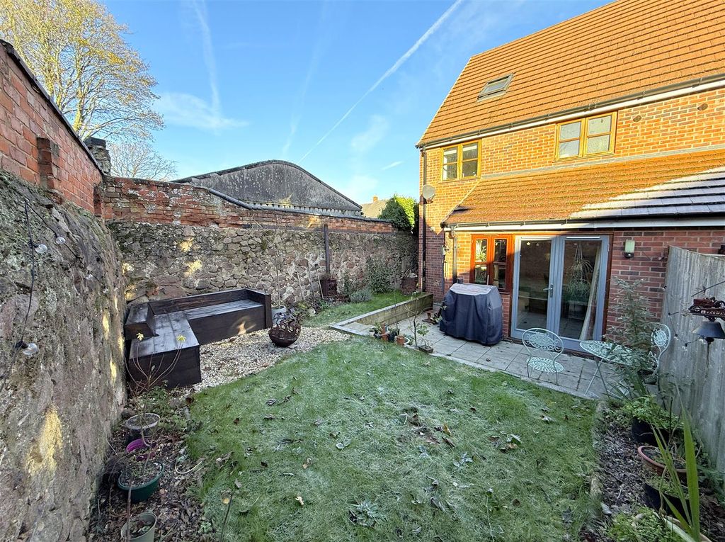 Property photo 2 of 24 Garden B.Jpg