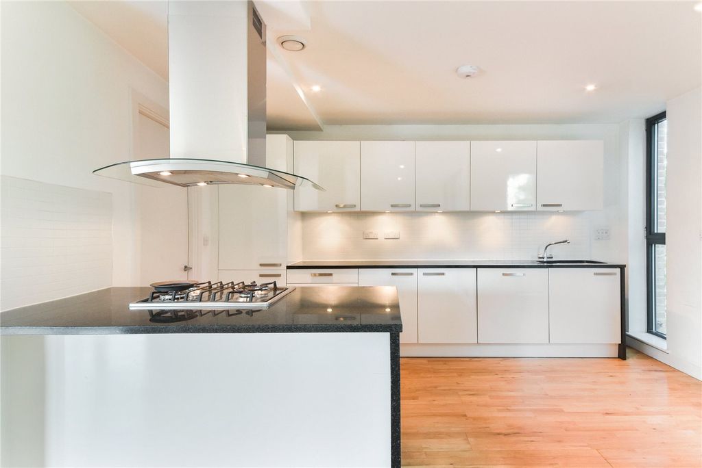 Property photo 3 of 14 Kitchen