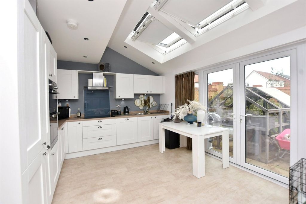 Property photo 3 of 10 Kitchen Diner