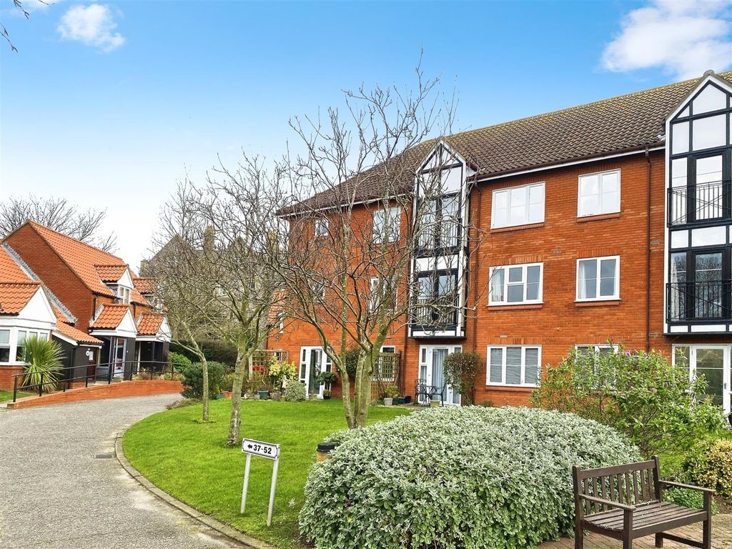 Property photo 1 of 11 Outside 209.Jpg