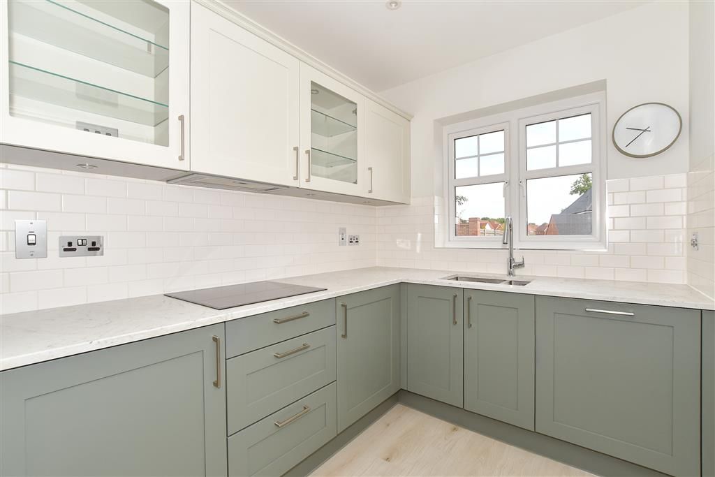 Property photo 3 of 12 Kitchen