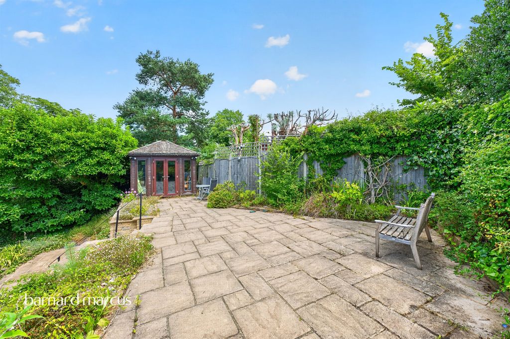 Property photo 2 of 11