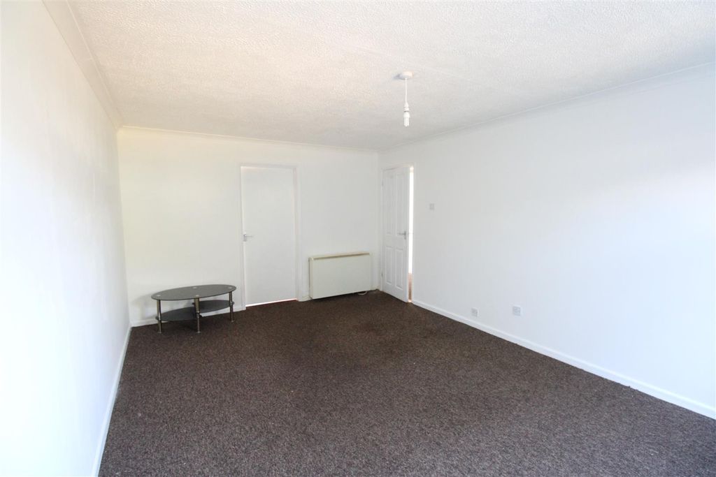 Property photo 2 of 12 Lounge