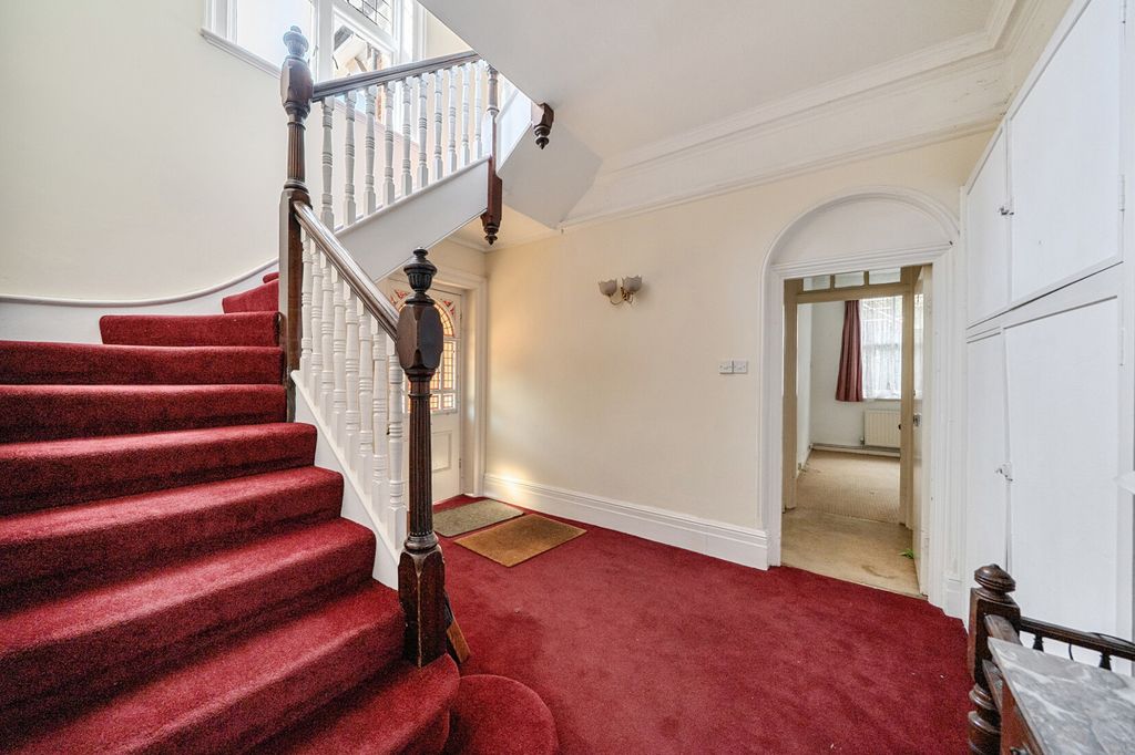 Property photo 2 of 13 Hallway