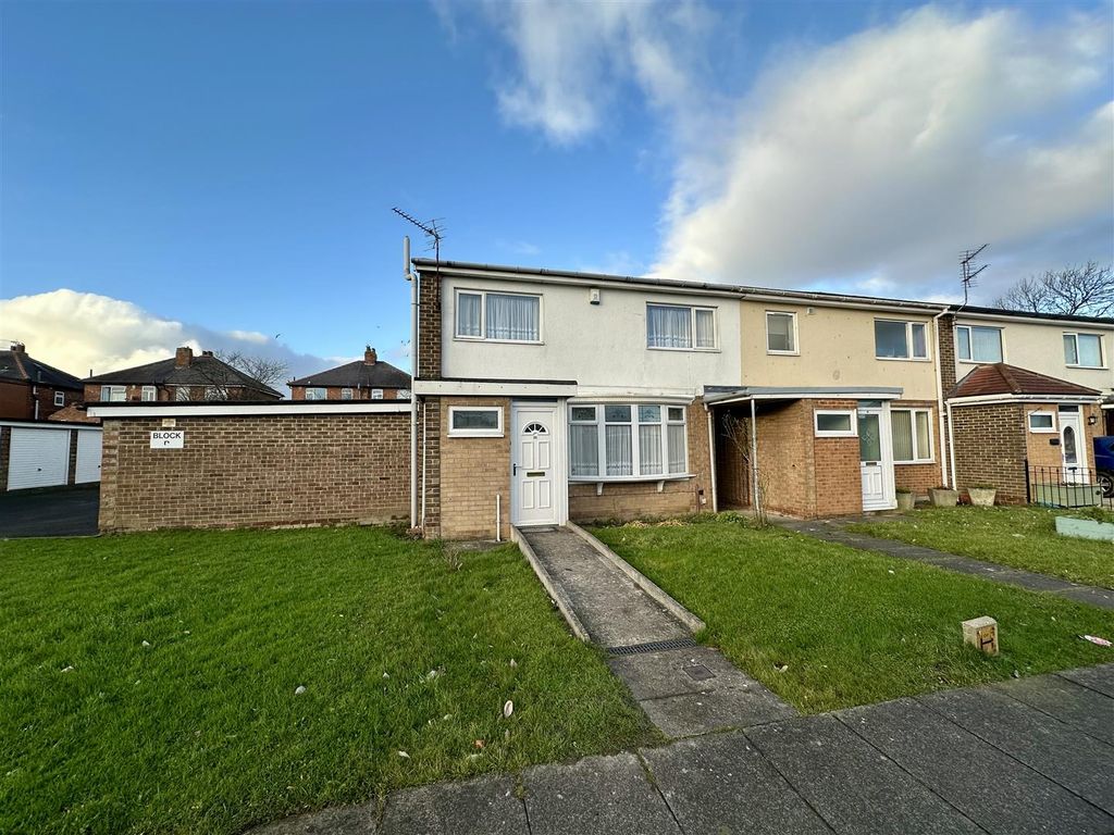 Property photo 1 of 9 Externally