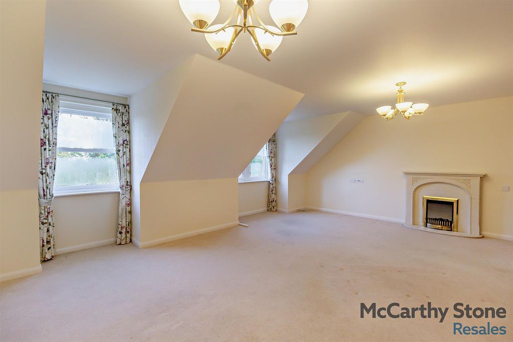 Property photo 2 of 24 8668052-Interior02-800.Jpg