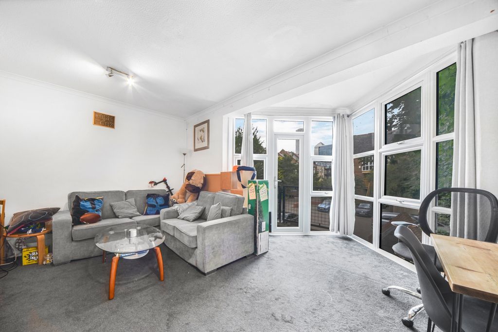 Property photo 1 of 22 Holyoake Court Londo