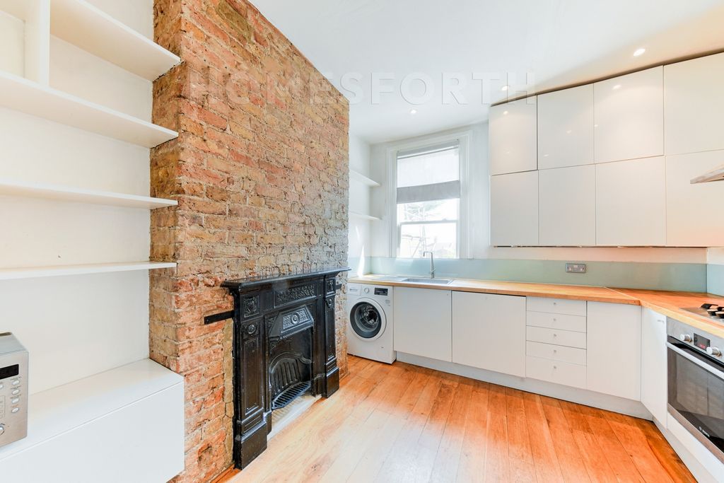 Property photo 2 of 18 Photo 4