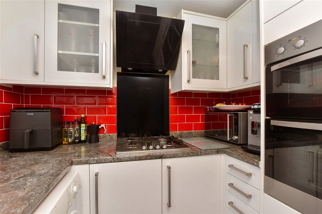 Property photo 2 of 8 Kitchen