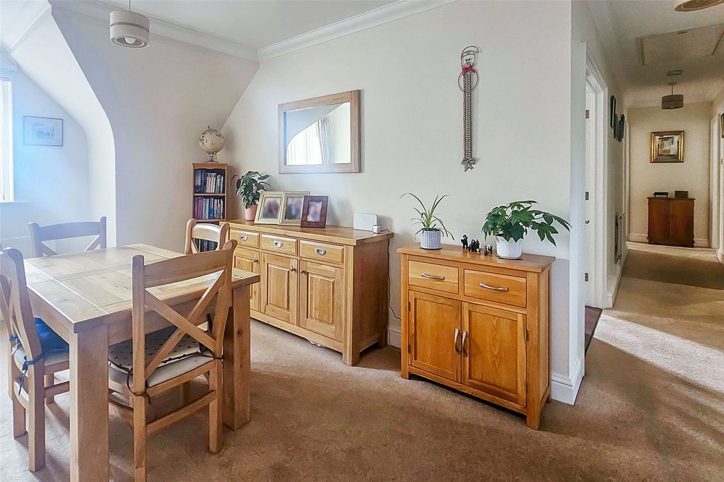 Property photo 2 of 16 Picture No. 15