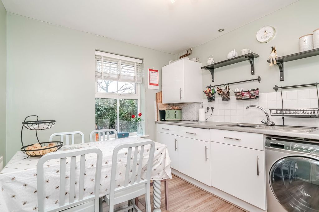 Property photo 3 of 31