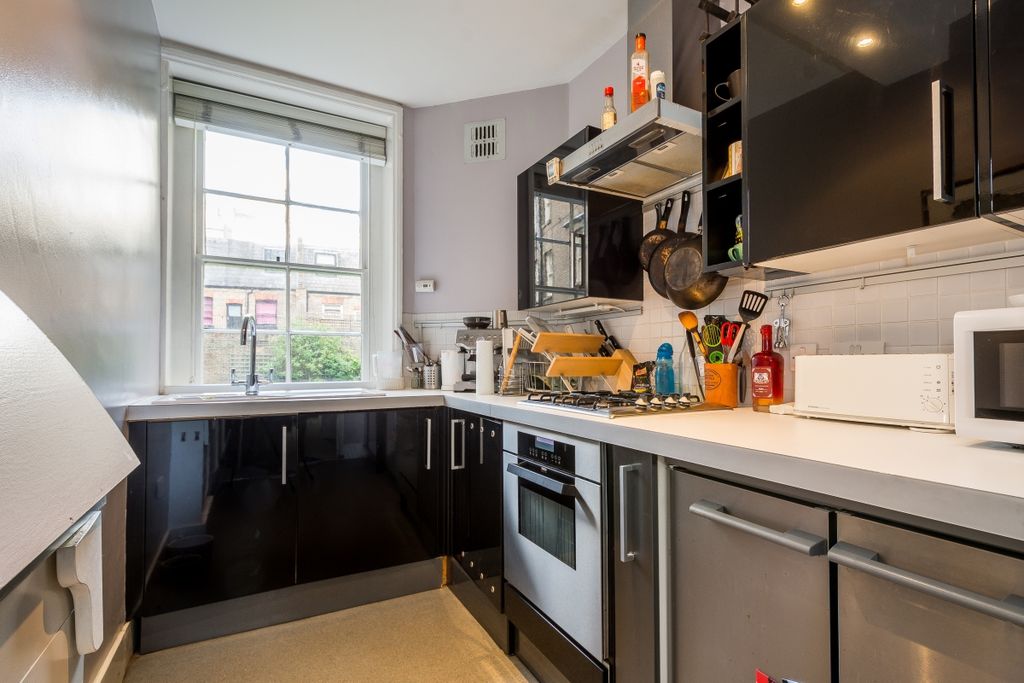 Property photo 2 of 7 Kitchen