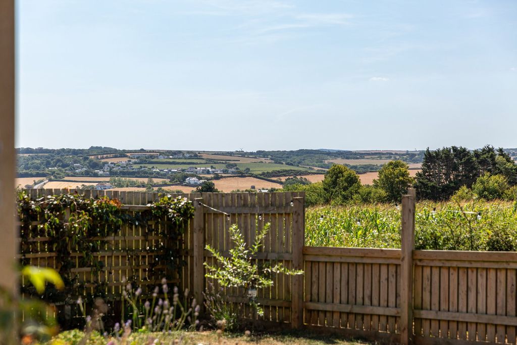 Property photo 2 of 41