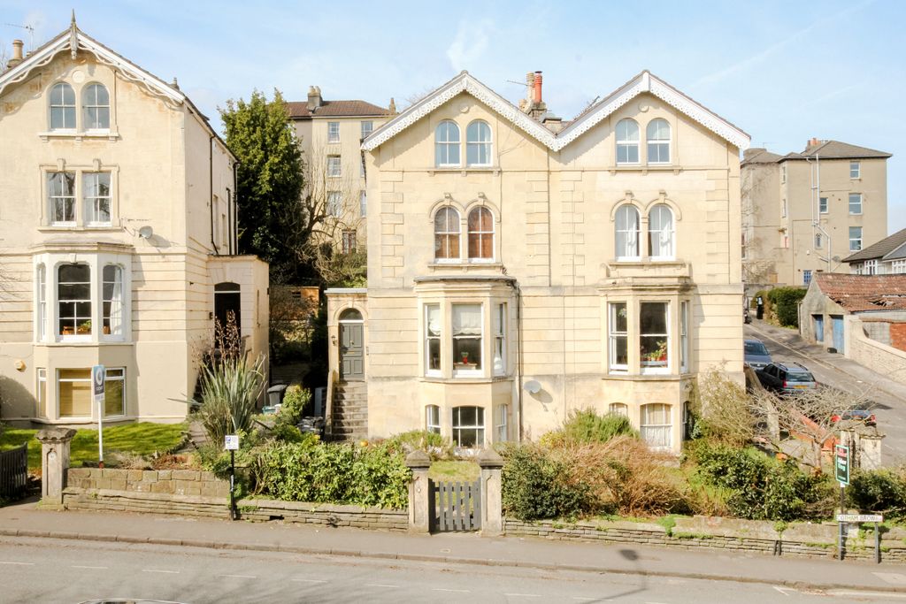 Property photo 3 of 7 3
