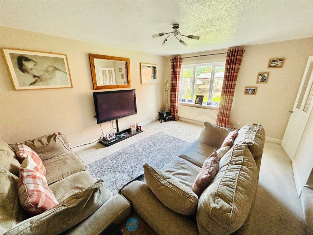 Property photo 3 of 14 Lounge