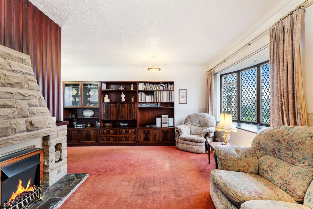 Property photo 3 of 30 Photograph 4