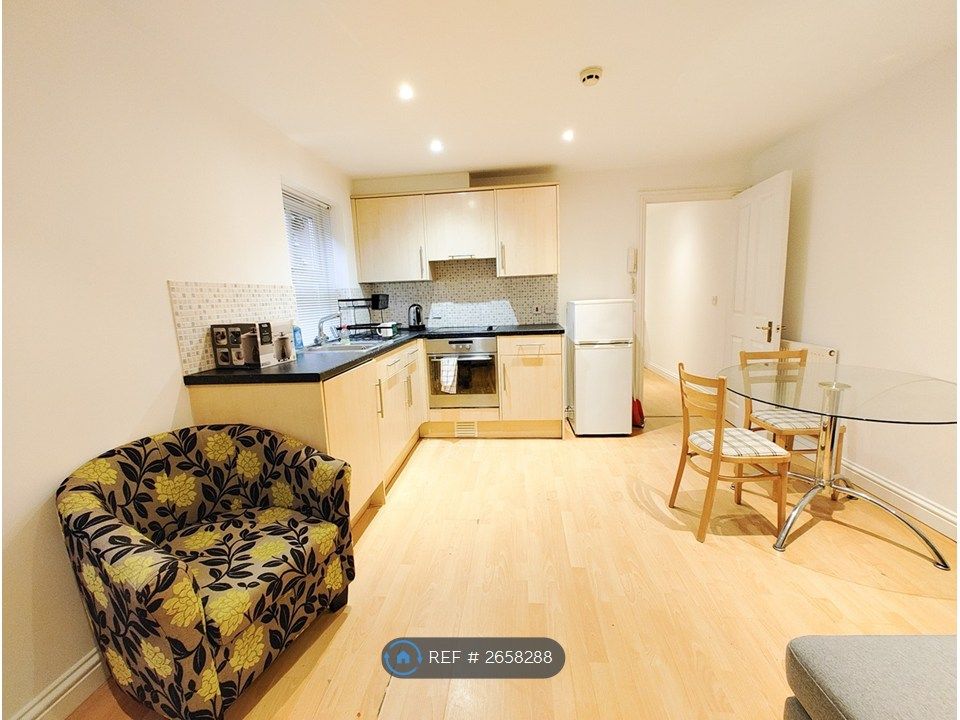 Property photo 3 of 9 Living/Kitchen