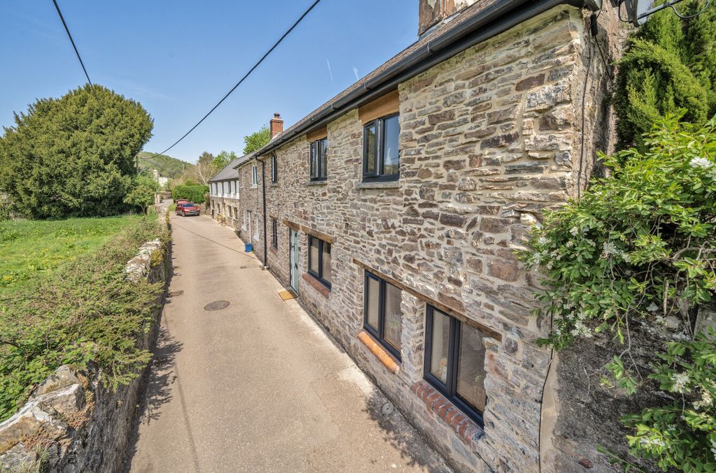 Property photo 1 of 24 Bampton, Seddons