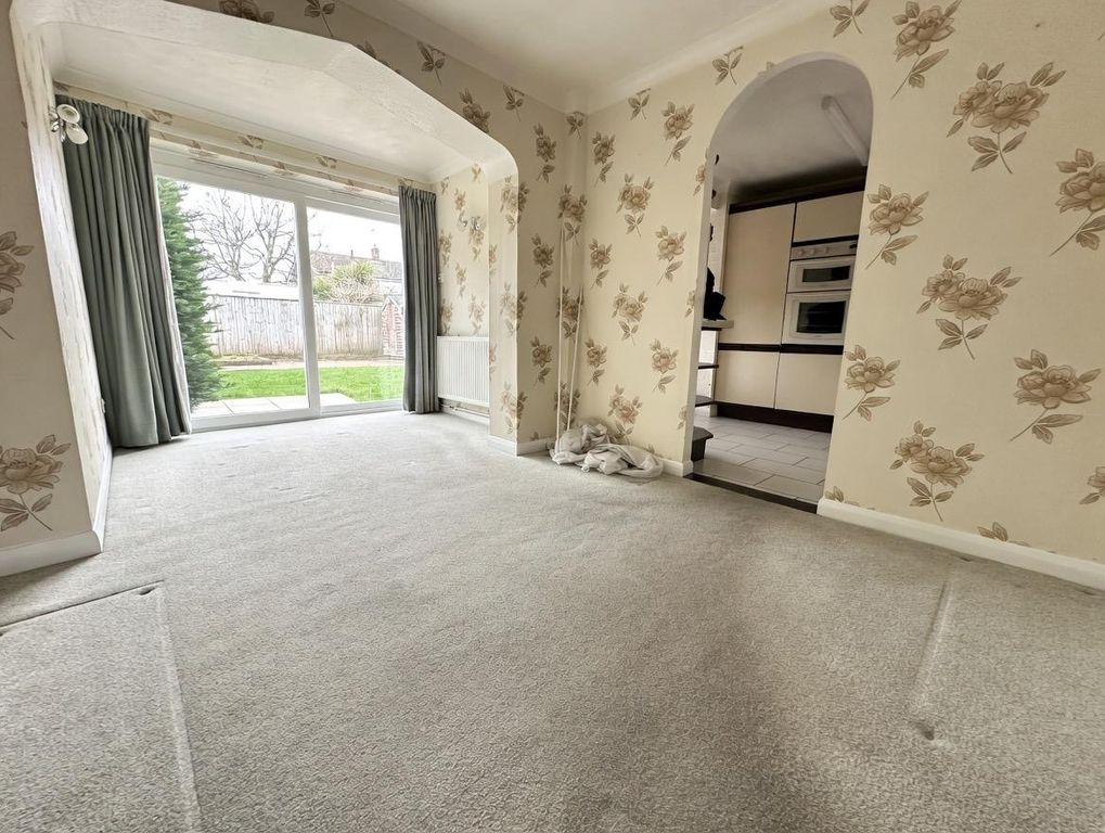 Property photo 1 of 16 Dining Room