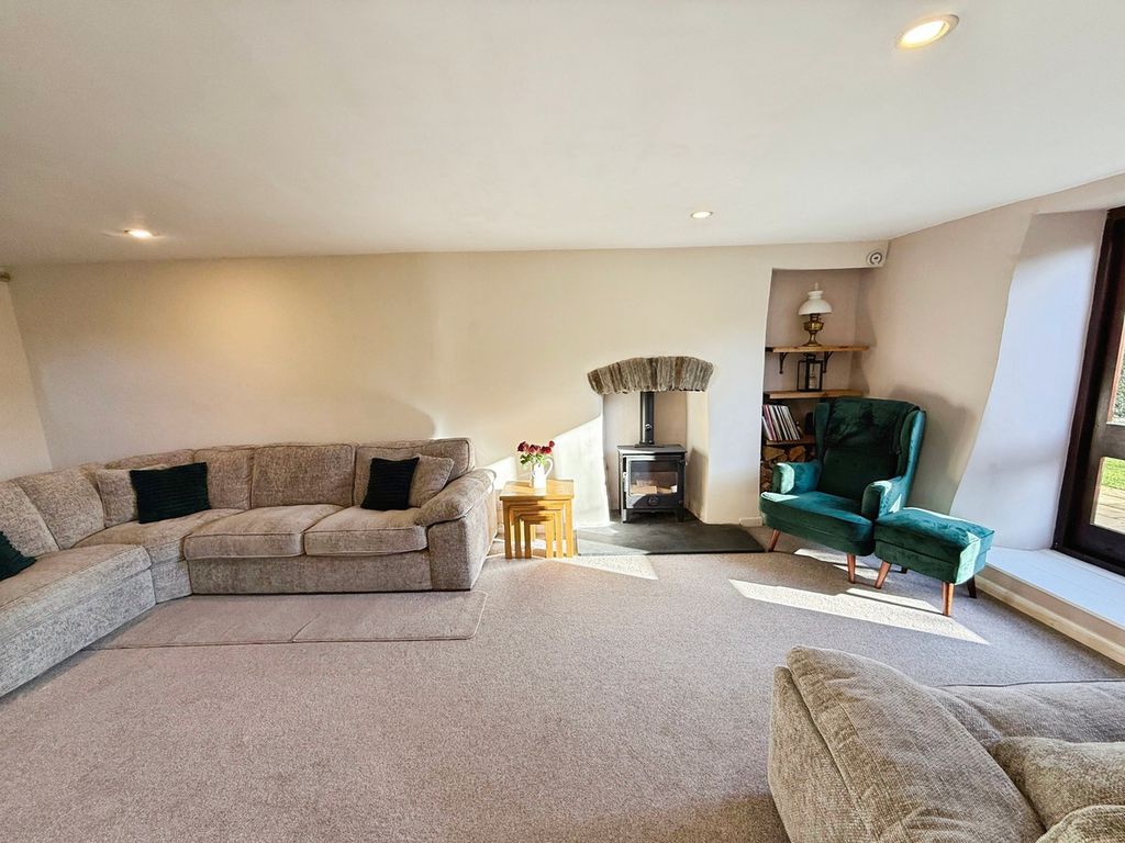 Property photo 2 of 26