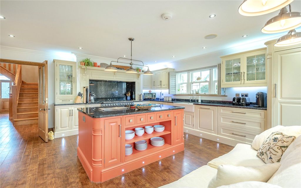 Property photo 2 of 20 Kitchen/Family Room