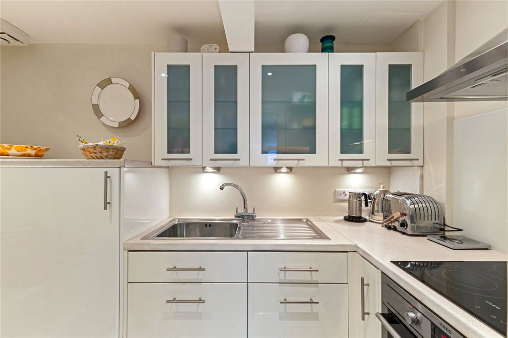 Property photo 2 of 29 Picture No. 35