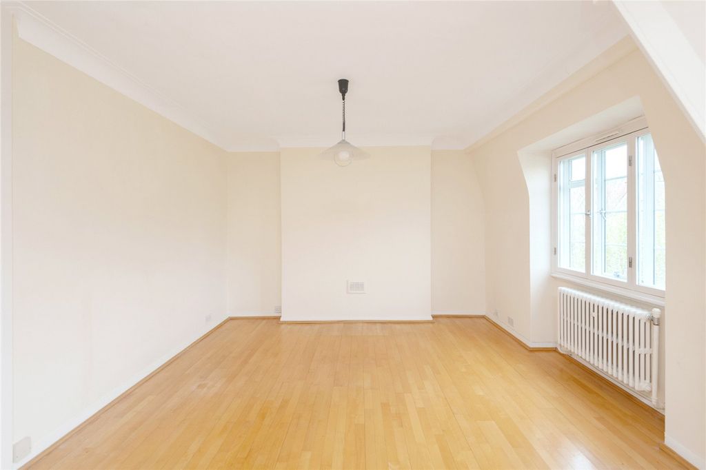 Property photo 3 of 16 Picture No. 02