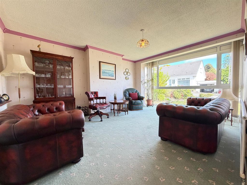 Property photo 2 of 14 Lounge