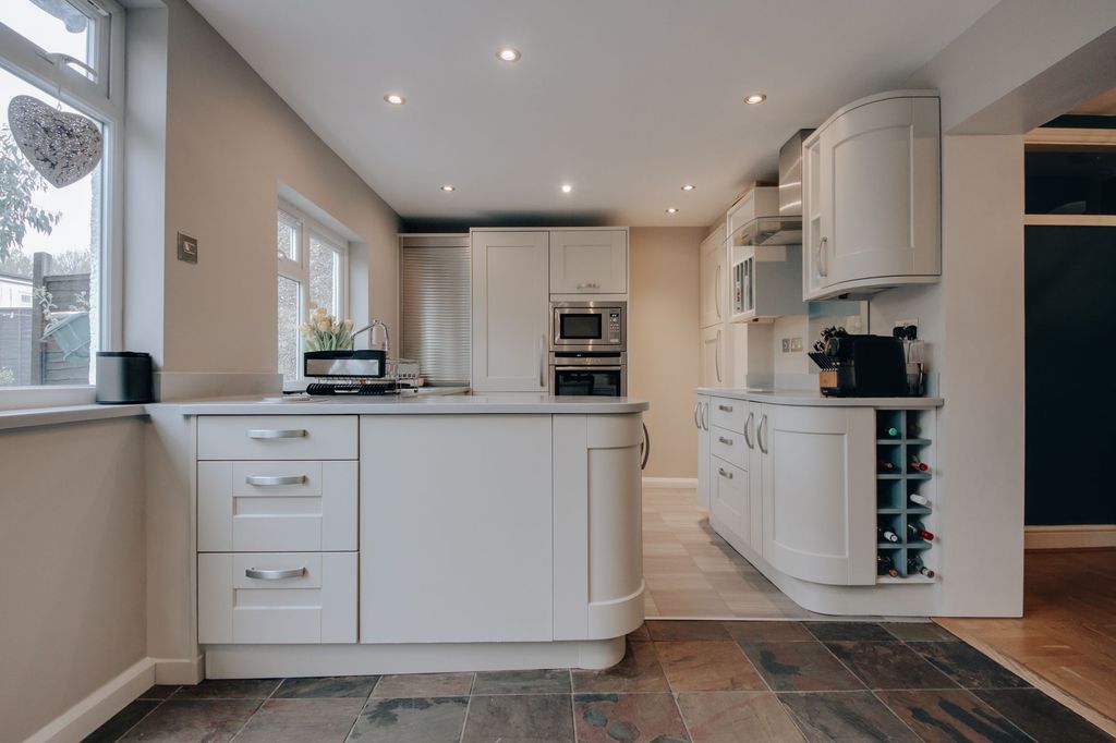 Property photo 3 of 10 Kitchen/Breakfast Room