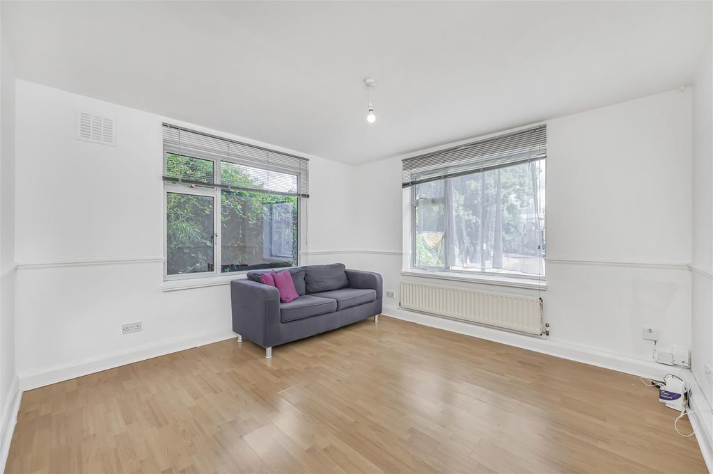 Property photo 2 of 16 Eden_Harper_-_Helix_Road__Brixton_Sw2_2Jt_6.Jpg
