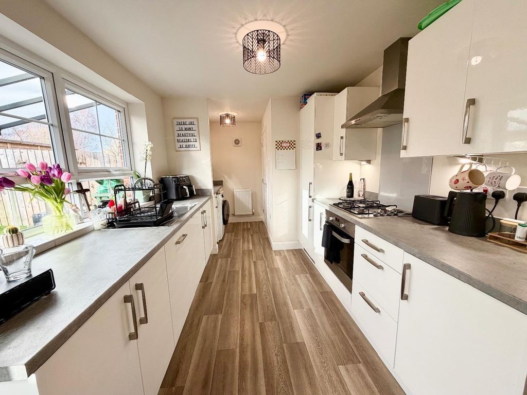 Property photo 3 of 15 Kitchen