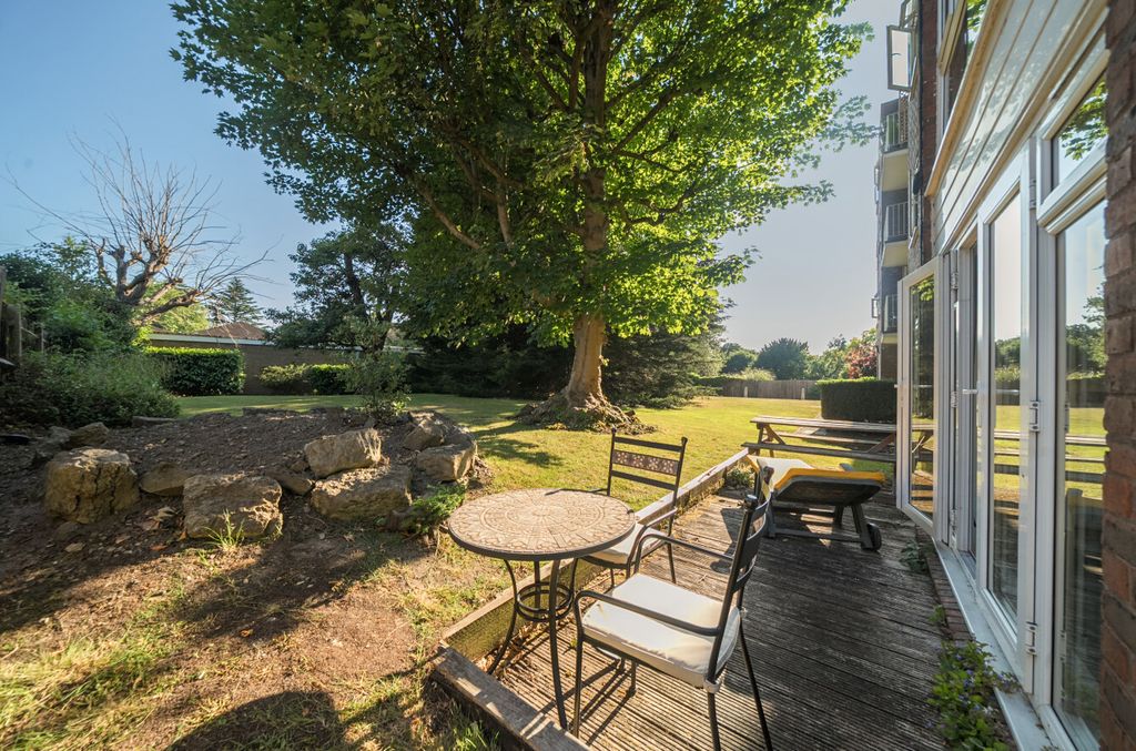 Property photo 1 of 12 1312722-14-6852Fc...