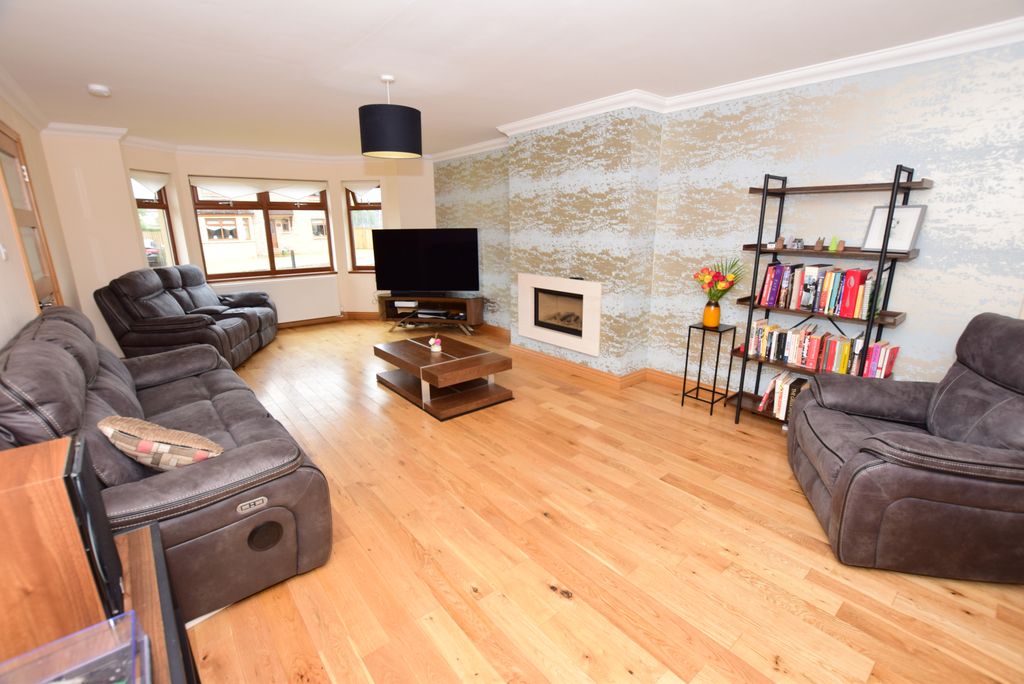 Property photo 2 of 35 Lounge