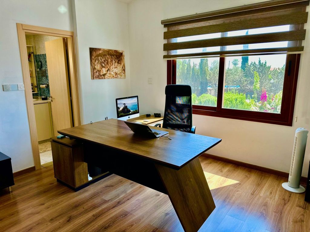 Property photo 2 of 22