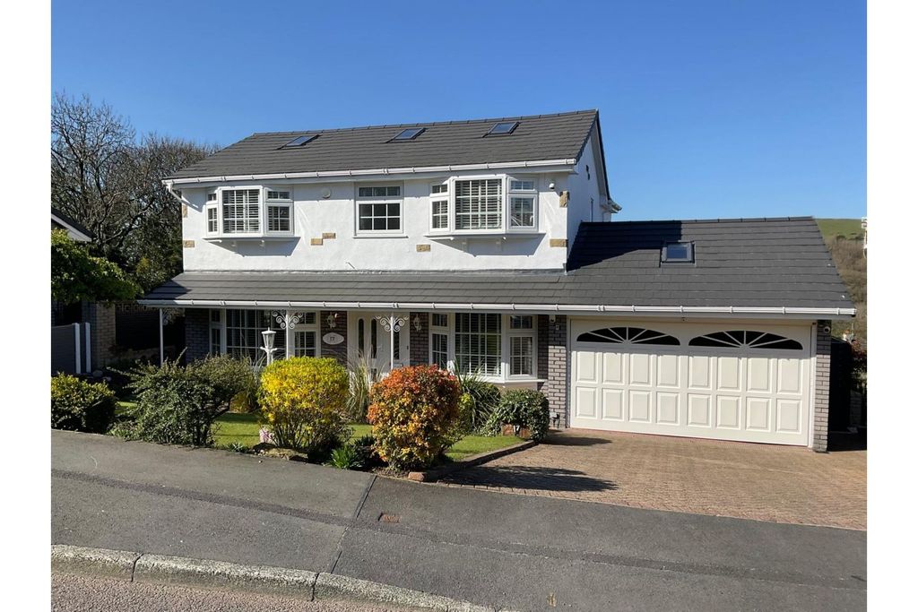 Property photo 2 of 38